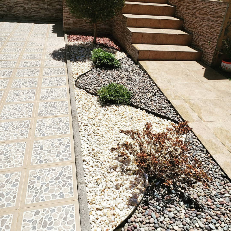 Jardín con cuarzo y piedras