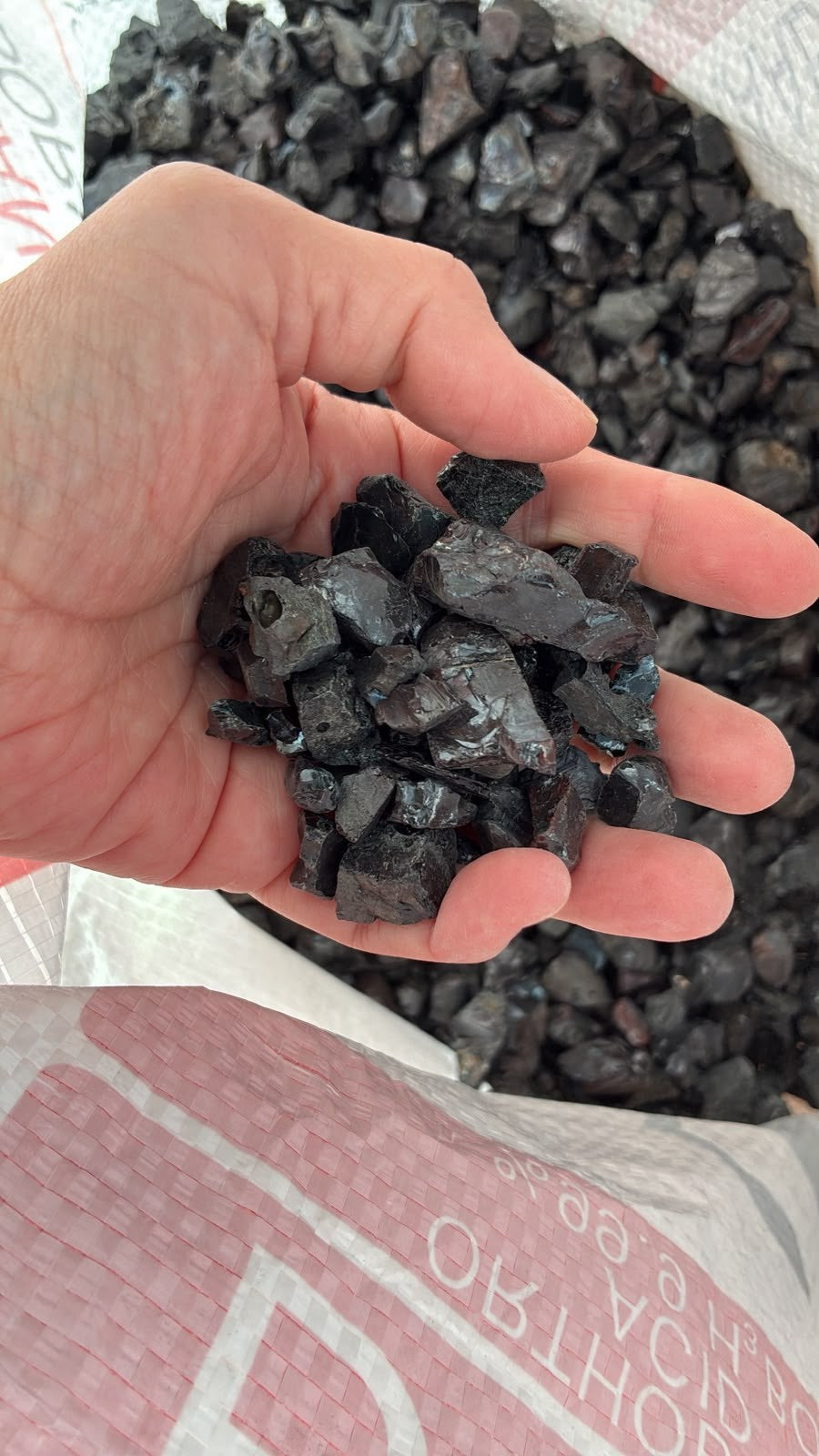 Piedra negra brillante Almendra · 30 kg